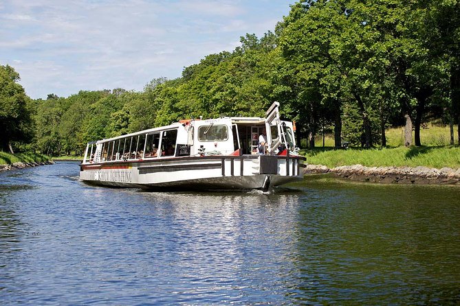 Stockholm: Royal Djurgården Boat Tour - What the audio guide adds