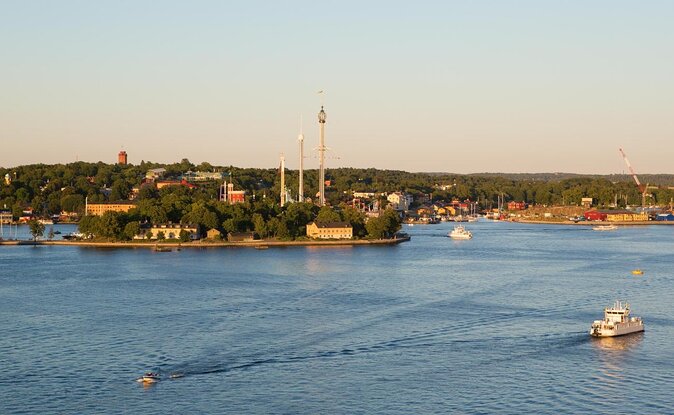 Stockholm: Royal Djurgården Boat Tour - The first change: city buildings to quiet water