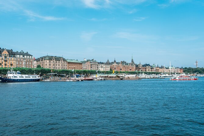 Stockholm's Old Town & Vasa Museum Private Walking Tour - Mårten Trotzigs gränd, a 90-centimeter squeeze