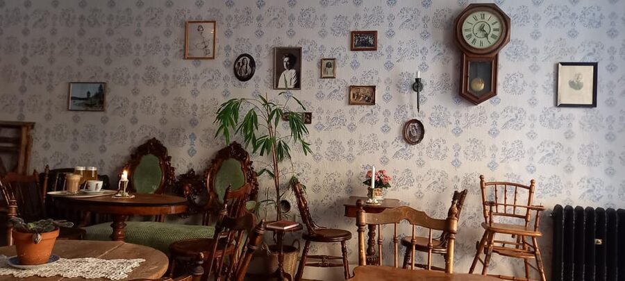 Stockholm: Secrets of Gamla Stan Guided Tour w/ Fika Option - The cannonball in the wall and small details