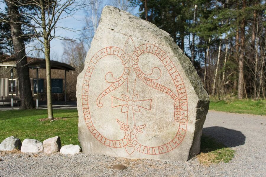 Stockholm: Sigtuna and Uppsala Viking History Day Tour - Arkils Tingstad, where communities made decisions