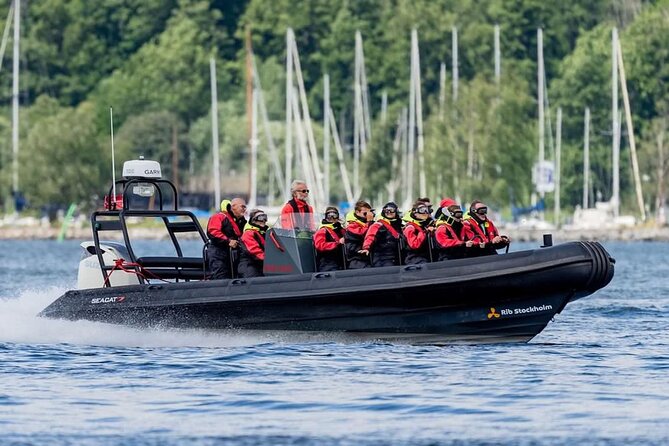 Stockholm Speed Boat 2 Hour Archipelago Tour - Fjäderholmarna marks the change from city to open water