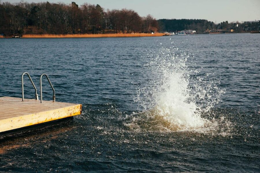 Stockholm: Traditional Sauna & Polar Plunge in Baltic Sea - The Baltic plunge, from refreshing to genuinely cold