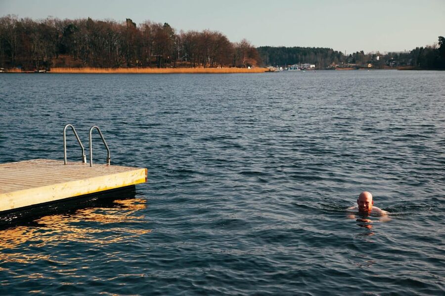 Stockholm: Traditional Sauna & Polar Plunge in Baltic Sea - The small details that make the setting memorable