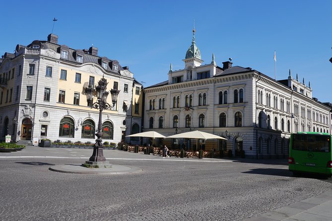 Uppsala Must See 2h city walk - 2h tour of all big attractions! - Dombron, the old square, and the river