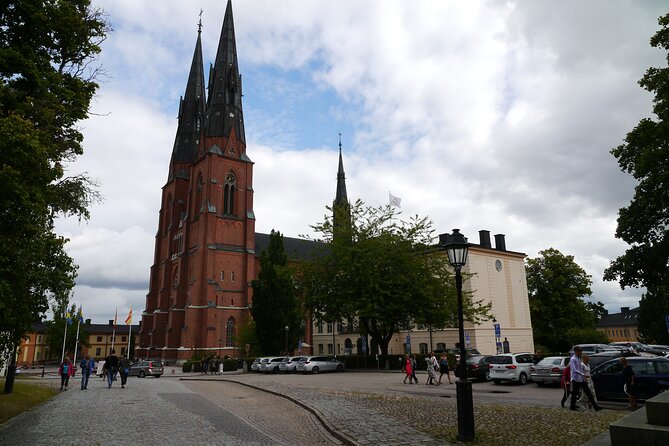 Uppsala's biggest attractions - 1h city walk in Uppsala city. - University House and the rune stones