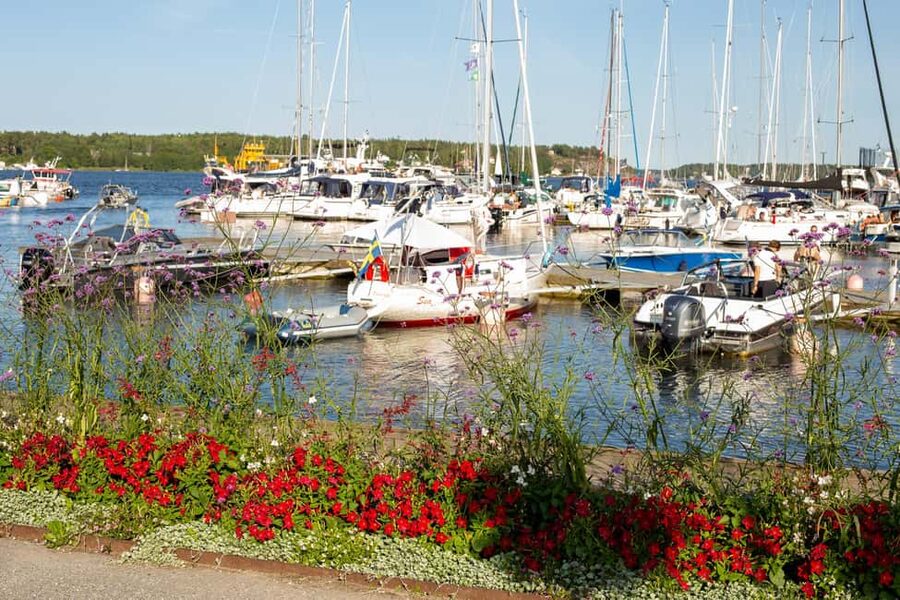 Vaxholm & Stockholm Archipelago: Guided Excursion, Day Trip - Walking the old artillery tracks to the beach