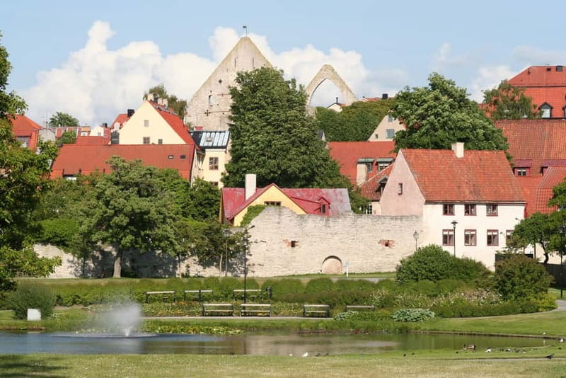 Visby: Hop-On Hop-Off 1 day Bus Tour - The medieval wall and Österport